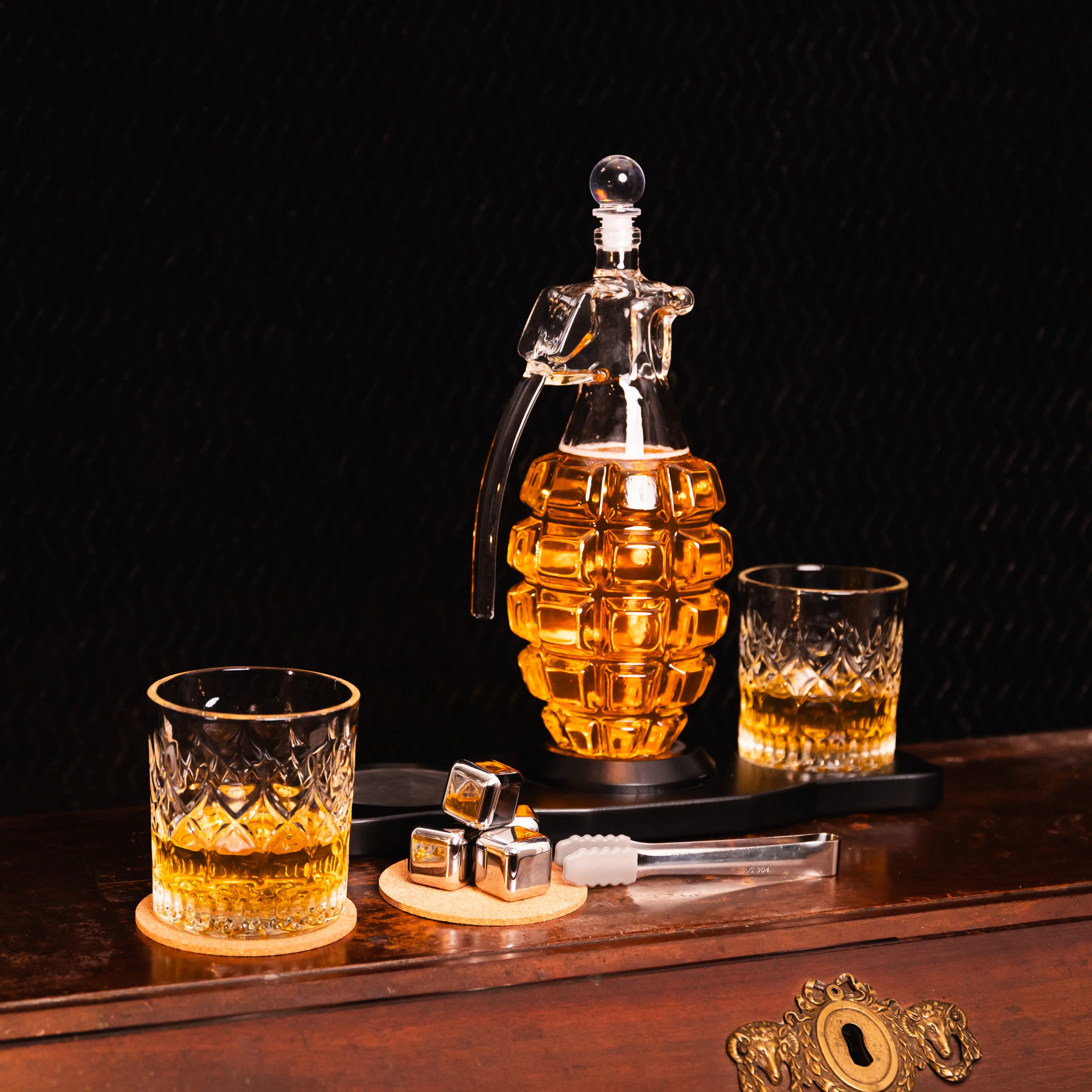 Handgranaat Whiskey Karaf – Statement Piece